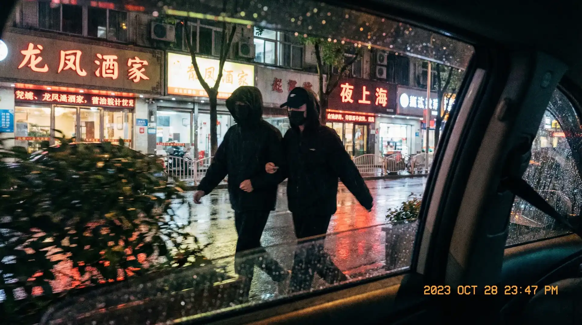AY体育 - 顶流明星深夜密会现场抓拍照片